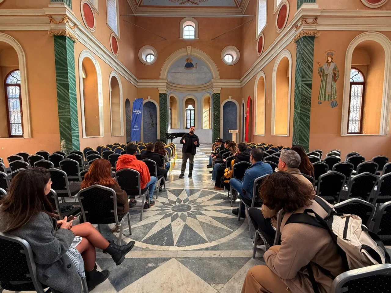 Gazeteciler İzmir’in kalbinde buluştu: Bir Arada Yaşam’ın izlerini takip etti!