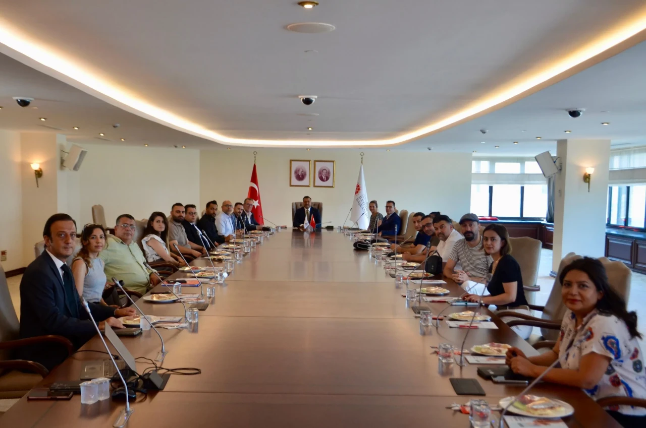 İzmir’de İnternet Haber Siteleri ile Buluşma Gerçekleştirildi