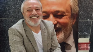 Ünal Ersözlü’den Tek Şiirlik Bir Evren: Böğürtlen Öpücüğü raflarda yerini aldı