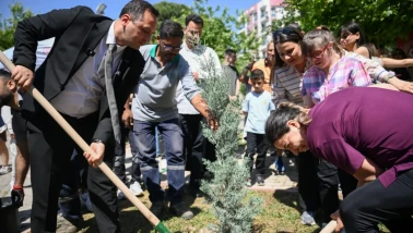 Bornova’da fidanlar toprakla buluştu