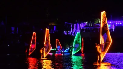 Işığın Gücü Alaçatı’da: 2025 Alaçatı Wind Fest’te Çağla Kubat’tan “Signify Solar Gecesi”