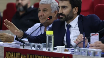 AK Partili Kişili’den temizlik çıkışı: Çöpü toplamak ilçenin taşımak Büyükşehir’in işidir