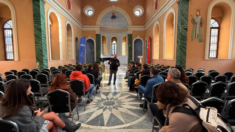 Gazeteciler İzmir’in kalbinde buluştu: Bir Arada Yaşam’ın izlerini takip etti!