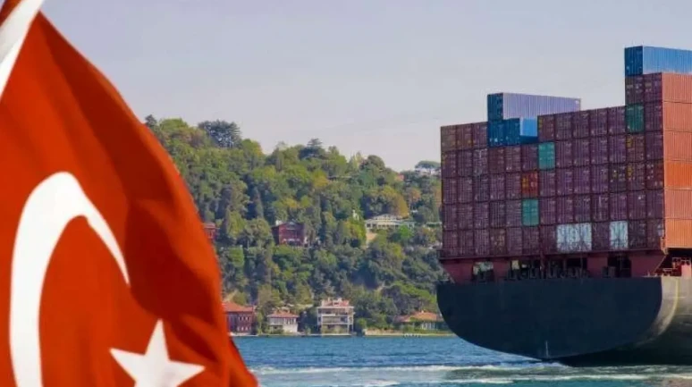 İzmir'de ihracat geçen yılın aynı dönemine oranla %2,8 büyüdü.