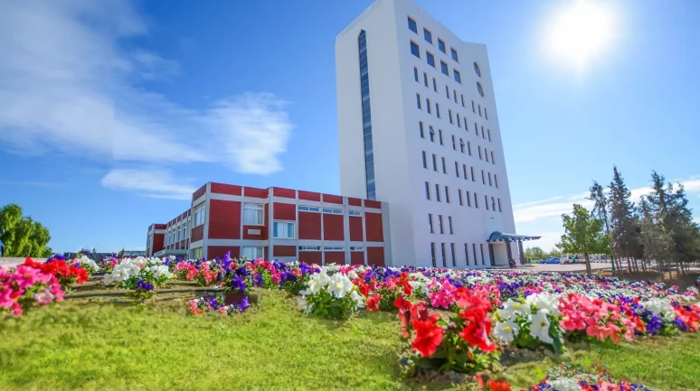 Yakın Doğu Üniversitesi’ne “Spor Dostu Kampüs” Ödülü