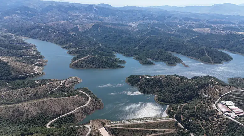 Seferihisar’da Baraj Suyu Sulama Sezonu başladı: 1750 üreticiye can suyu