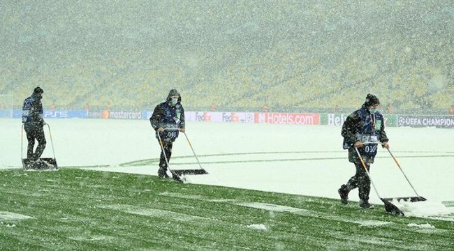 Dinamo Kiev-Bayern Münih maçında kar sürprizi!