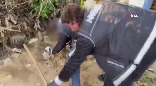 Son dakika! Toprağa gömülen uyuşturucu polisin dikkatinden kaçmadı