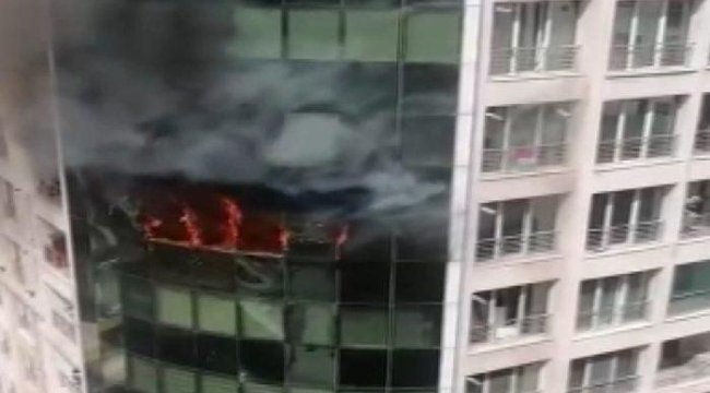 Esenyurt'ta rezidansta korkutan yangın