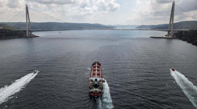 Tüm dünya takip ediyor! Havadan böyle görüntülendi... İlk tahıl gemisi 'Razoni' İstanbul Boğazı'ndan geçti