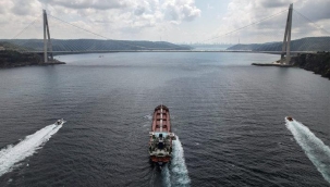 Tüm dünya takip ediyor! Havadan böyle görüntülendi... İlk tahıl gemisi 'Razoni' İstanbul Boğazı'ndan geçti