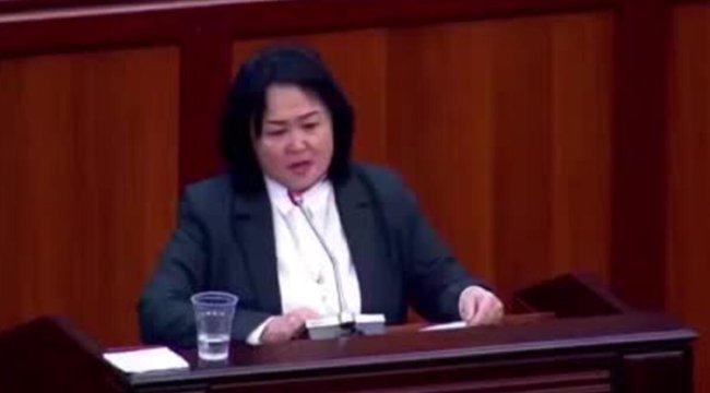 Kırgızistan parlamentosunda gerginlik