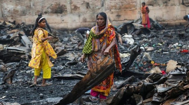 Bangladeş'te gecekondu mahallesi küle döndü