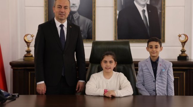 Başkan Uzun makamını Karakuş'a devretti