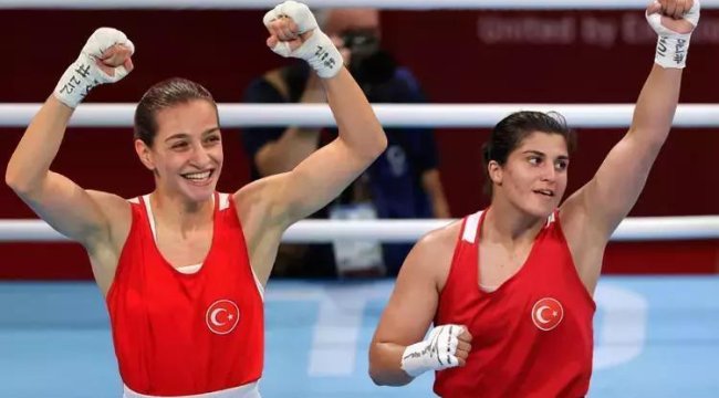 Buse Naz Çakıroğlu ve Busenaz Sürmeneli, Avrupa Boks Şampiyonası'nda finalde