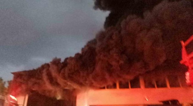 SON DAKİKA | İzmir'de fabrika yangın! Atatürk Organize Sanayi Bölgesi'nden dumanlar yükseliyor