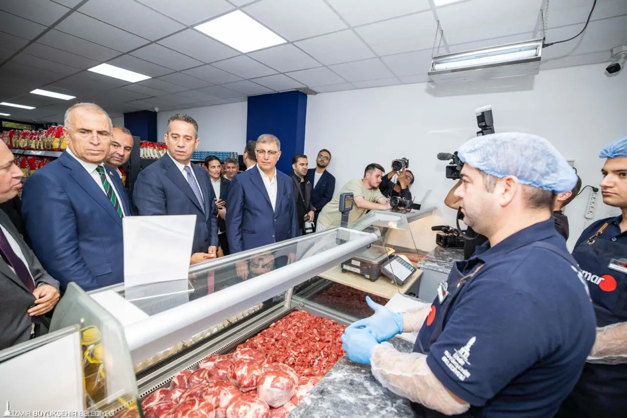 İzmirli üreticinin sütleri ve yerli besisi İZMAR raflarında satışa sunuluyor
